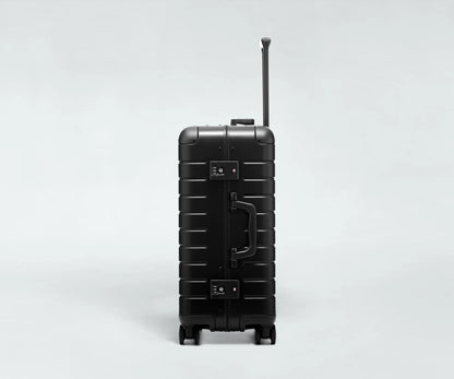 The Bigger Carry-On: Aluminum Edition スーツケース - HAPIVERI