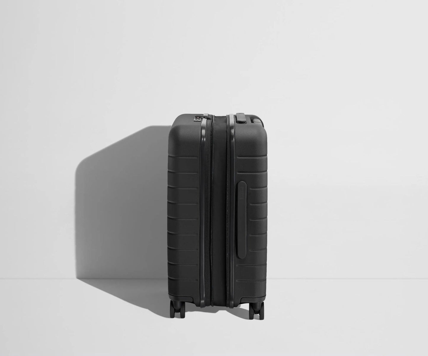 The Carry-On Flex スーツケース - HAPIVERI
