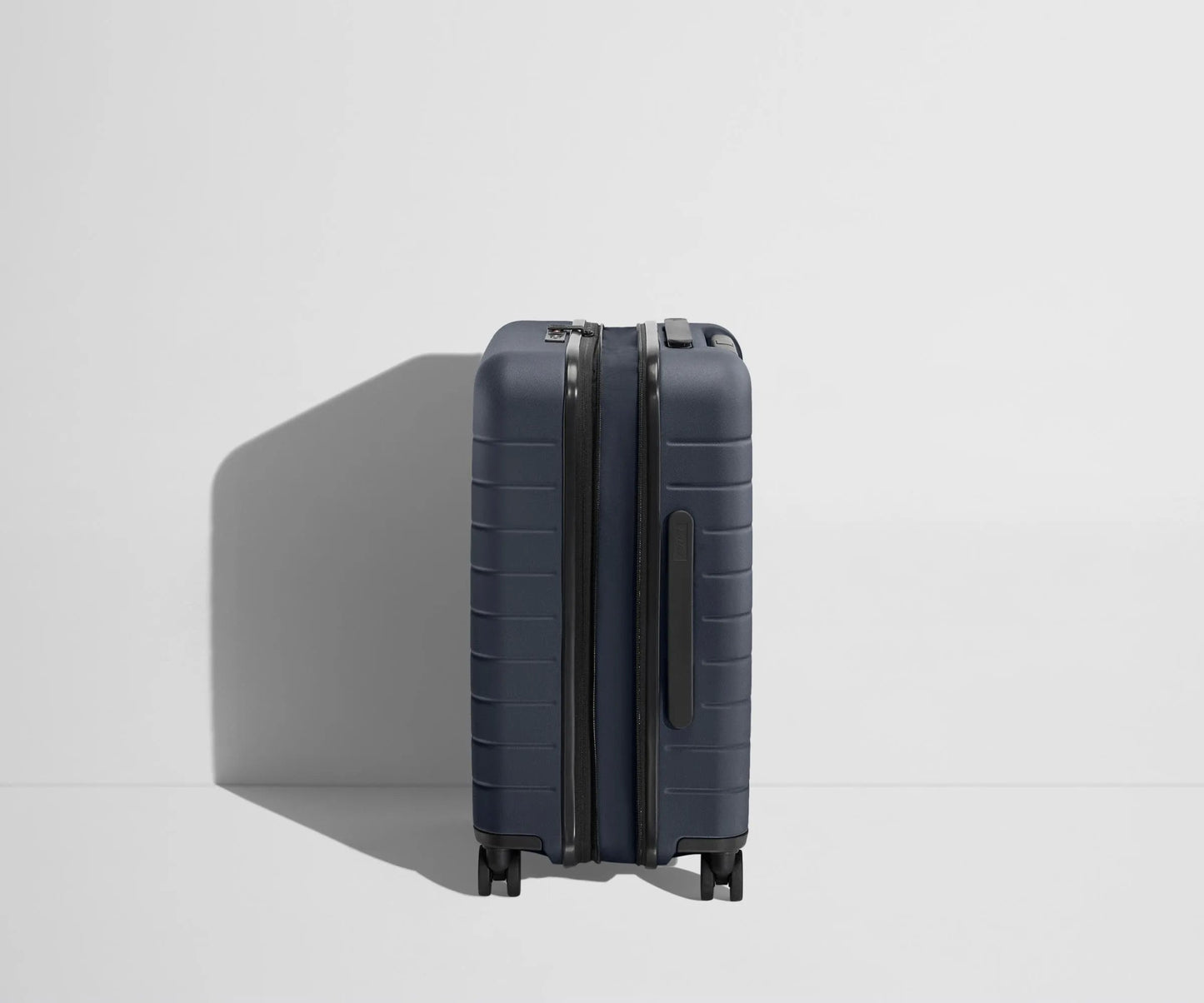 The Carry-On Flex スーツケース - HAPIVERI